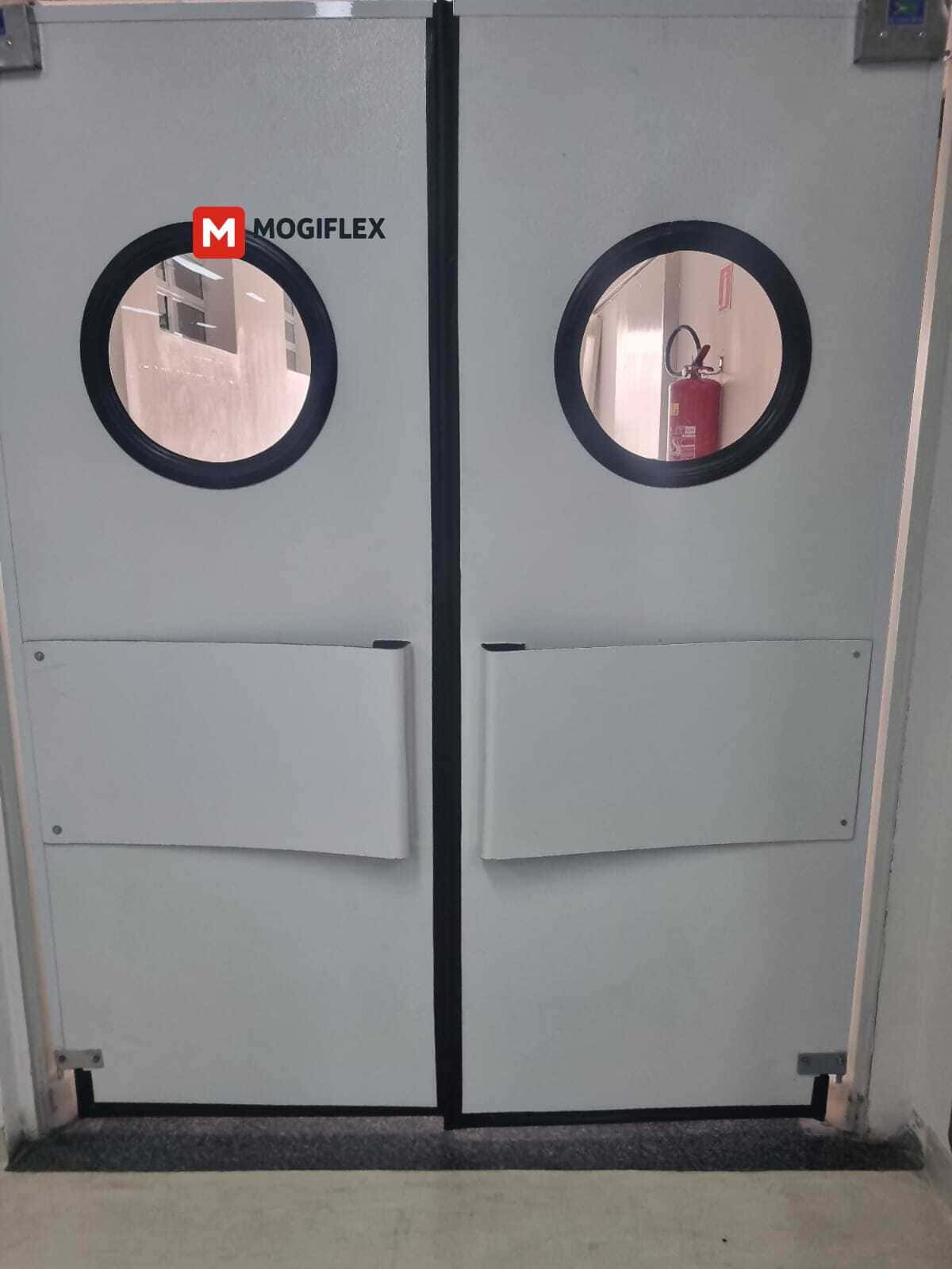Portas em ABS rígido - Instalação em clínica