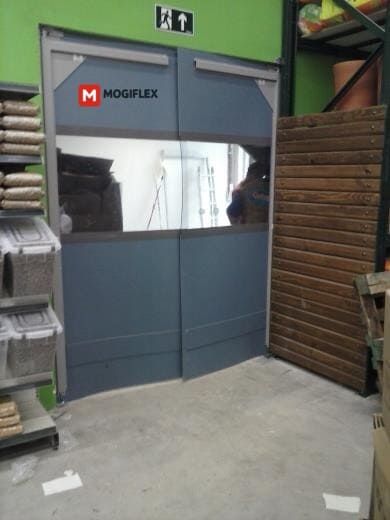 Portas de PVC Flexível - Instalação em ambiente industrial